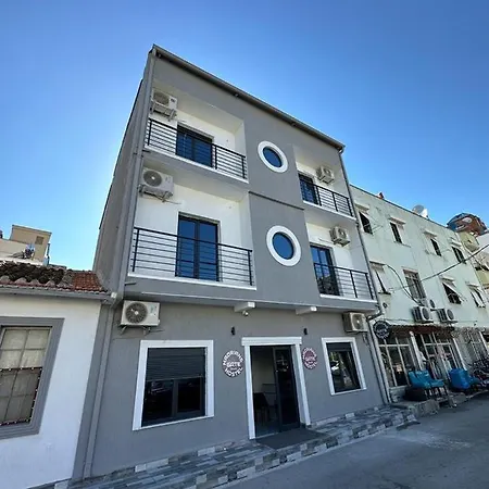 Hadrian'S Gate Family Hostel